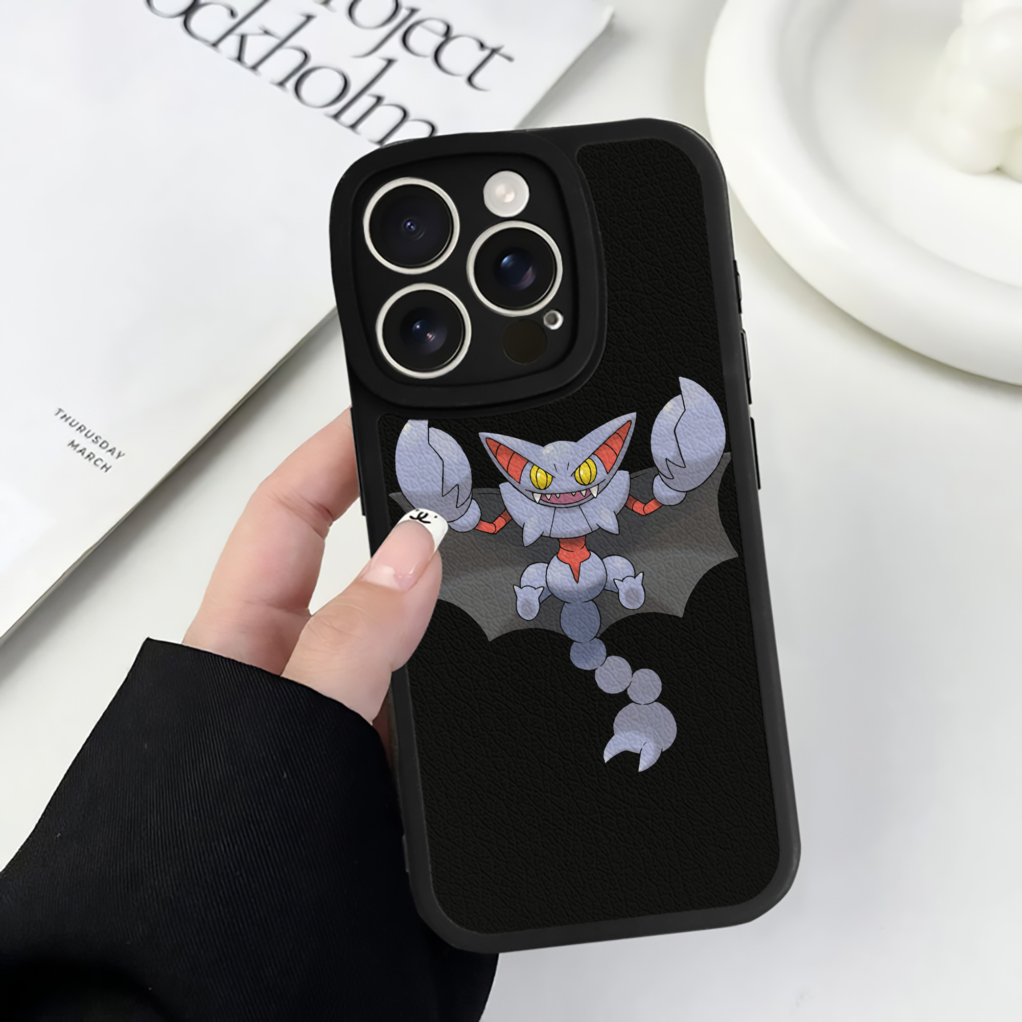 （画像用） ポケットモンスター Pokémon 【iPhone 16シリーズ対応】シリコンスマホケース（レザー調） 材質：シリコン